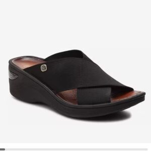 Bzees by LifeStride Women's Desire Wedge Sandal in Black Sz. 9W